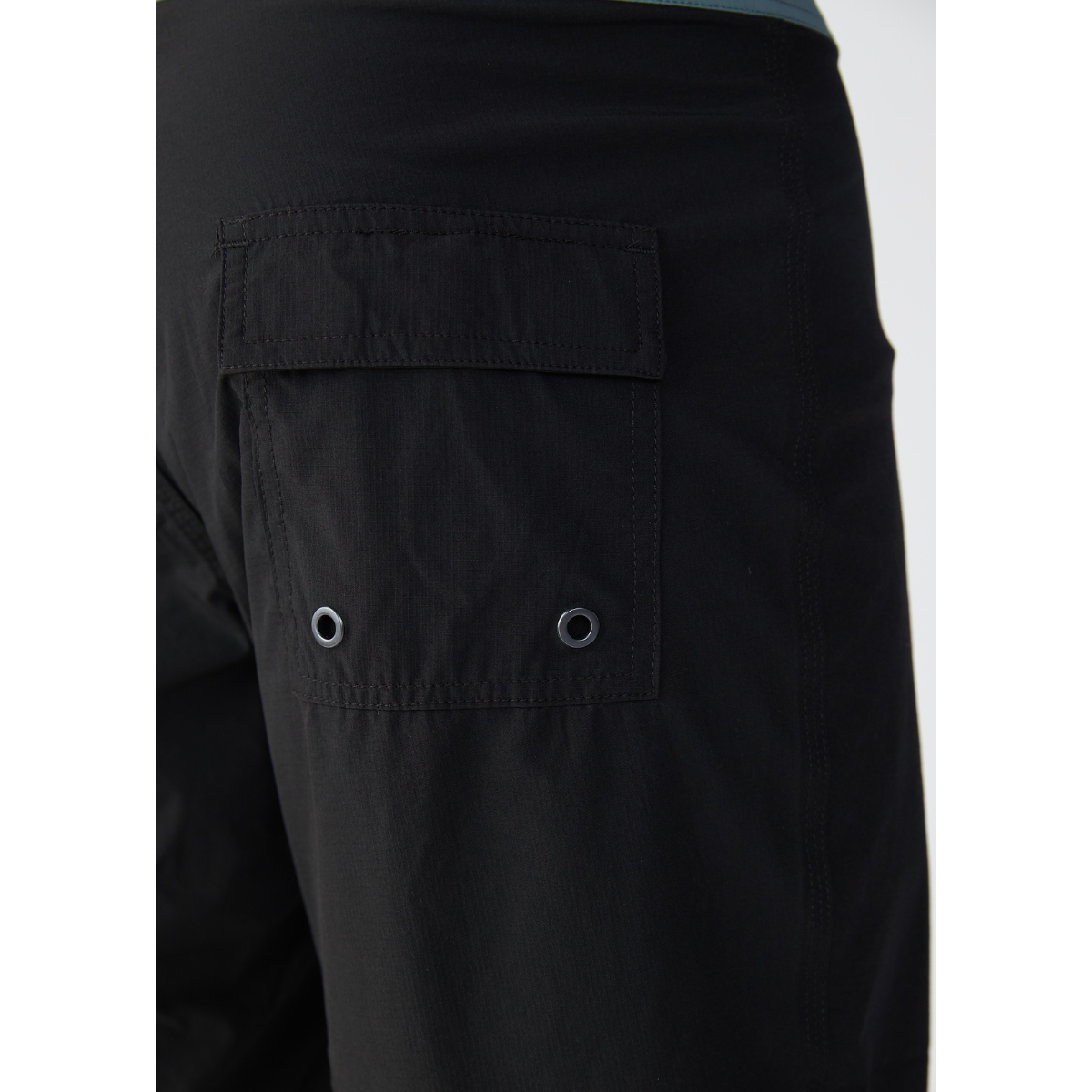 Overboard Tea Tree 19" Boardshort - Black